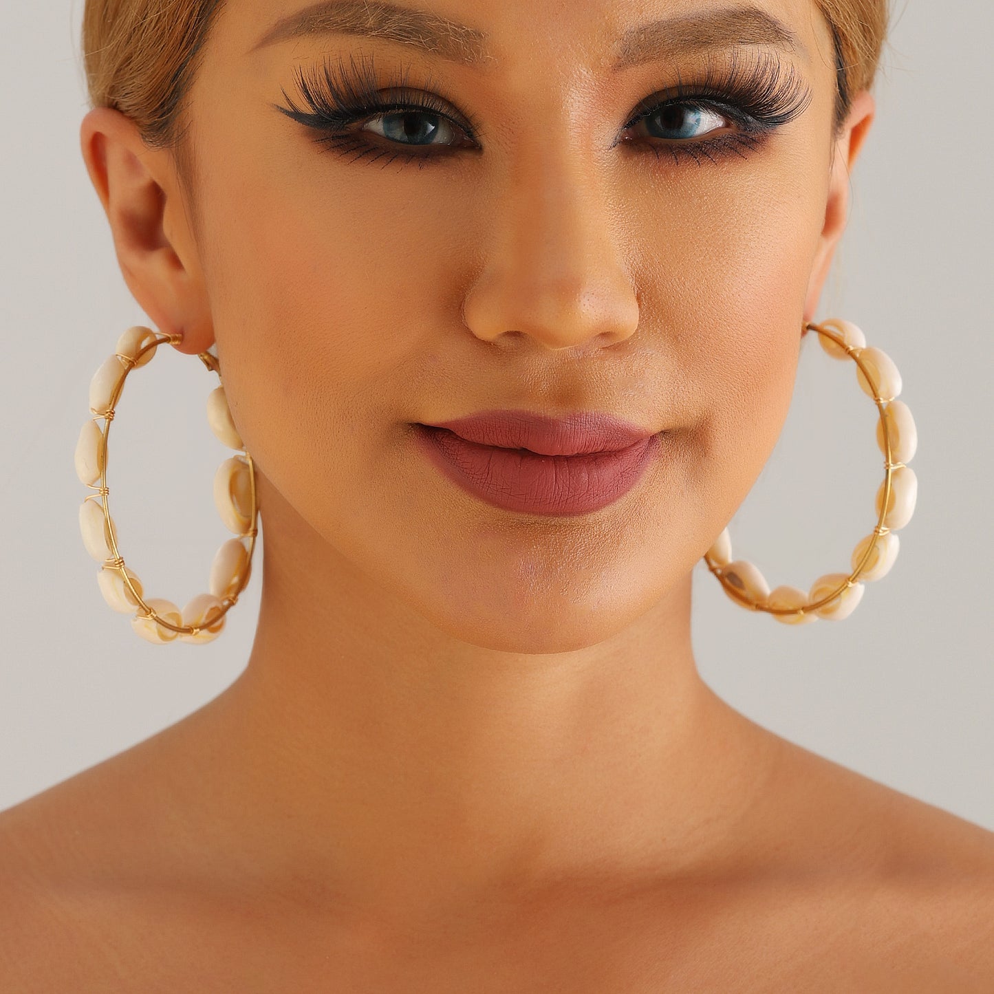 Women's Exaggerated Geometric Big Circle Shell Earrings