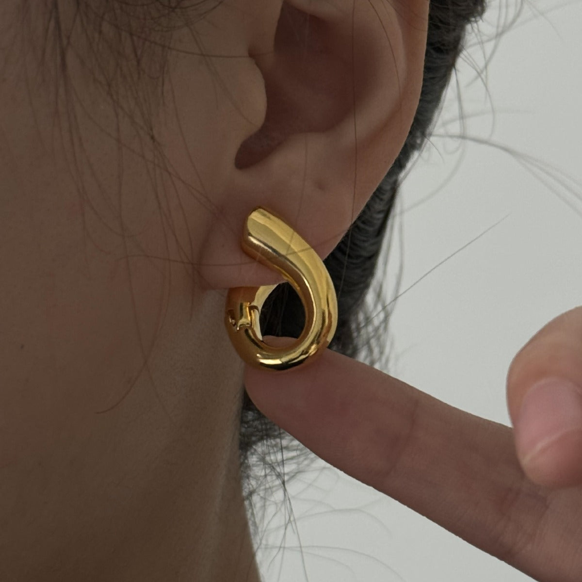 Heart-shaped Buckle Niche Design Earrings