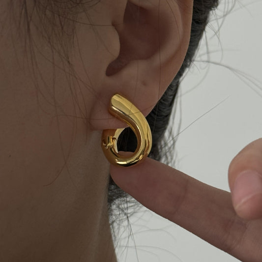 Heart-shaped Buckle Niche Design Earrings