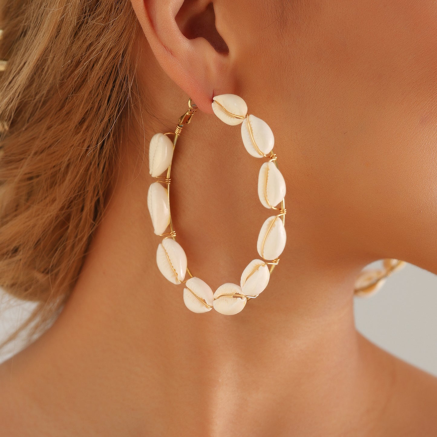 Women's Exaggerated Geometric Big Circle Shell Earrings