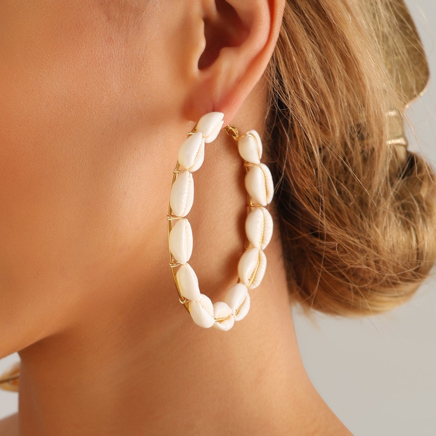 Women's Exaggerated Geometric Big Circle Shell Earrings
