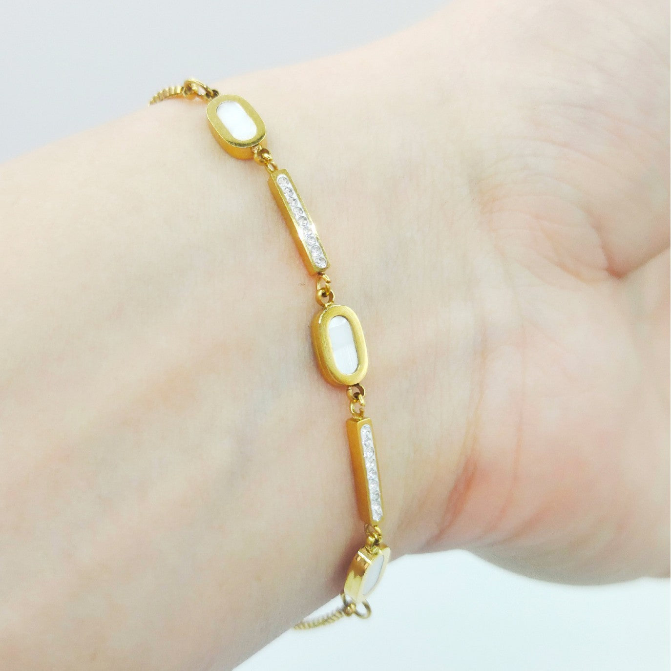 Flower-shaped Gold-plated Korean-style Fashion Pull Bracelet
